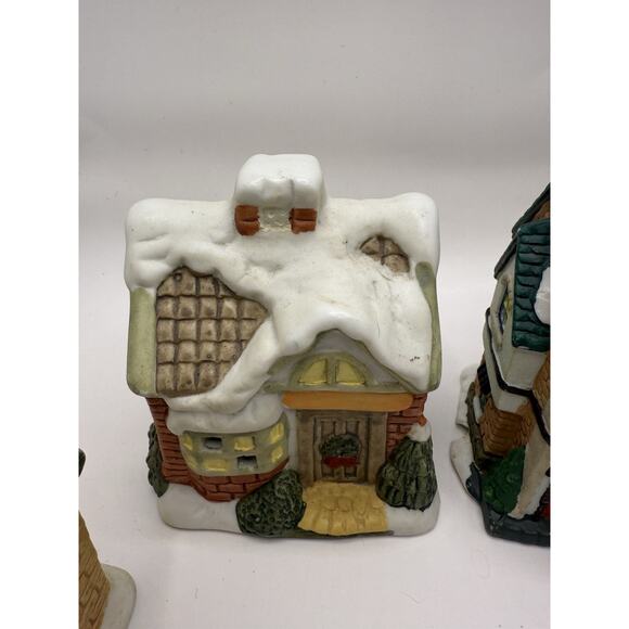 Christmas Village Figurines Unbranded 3” X 2.5” X 3” Four‎ Piece - Picture 3 of 16
